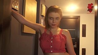 Домработница утешила хозяина, дав отодрать себя раком на кровати